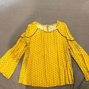 Crown&Ivy Blouse. Size: 1x. Golden Yellow with navy polka dots.